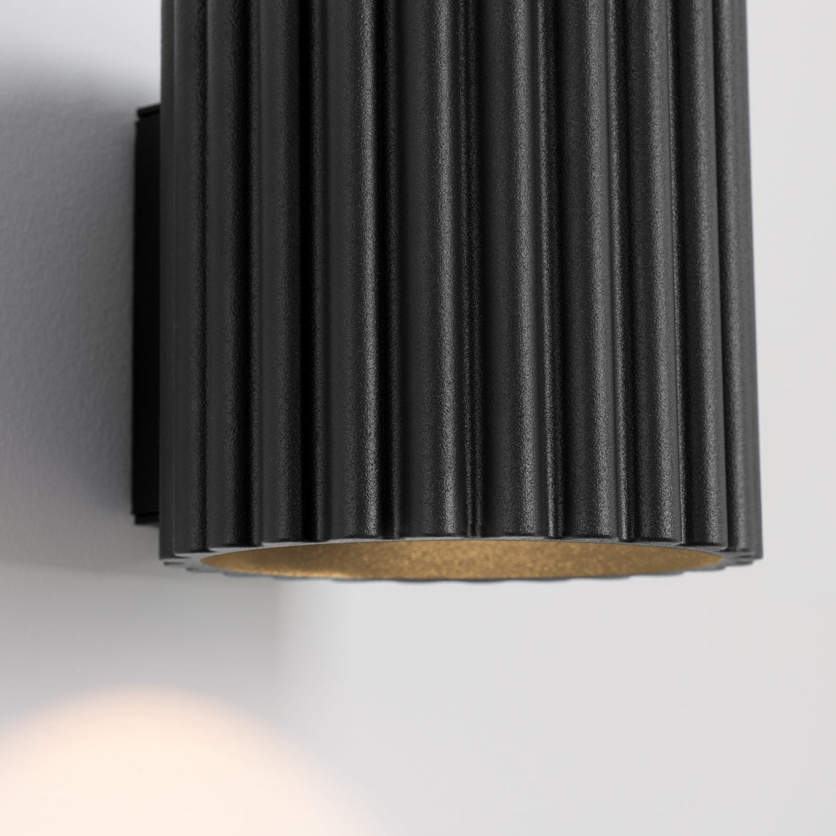 Applique Aura Alu Cannelé Noir