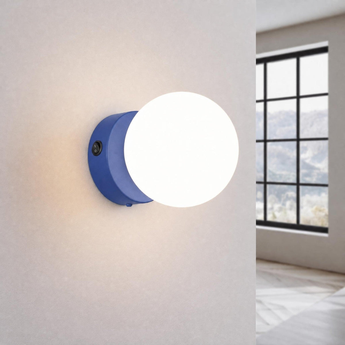 Applique Globe Solis Verre Opalin Bleu Outremer