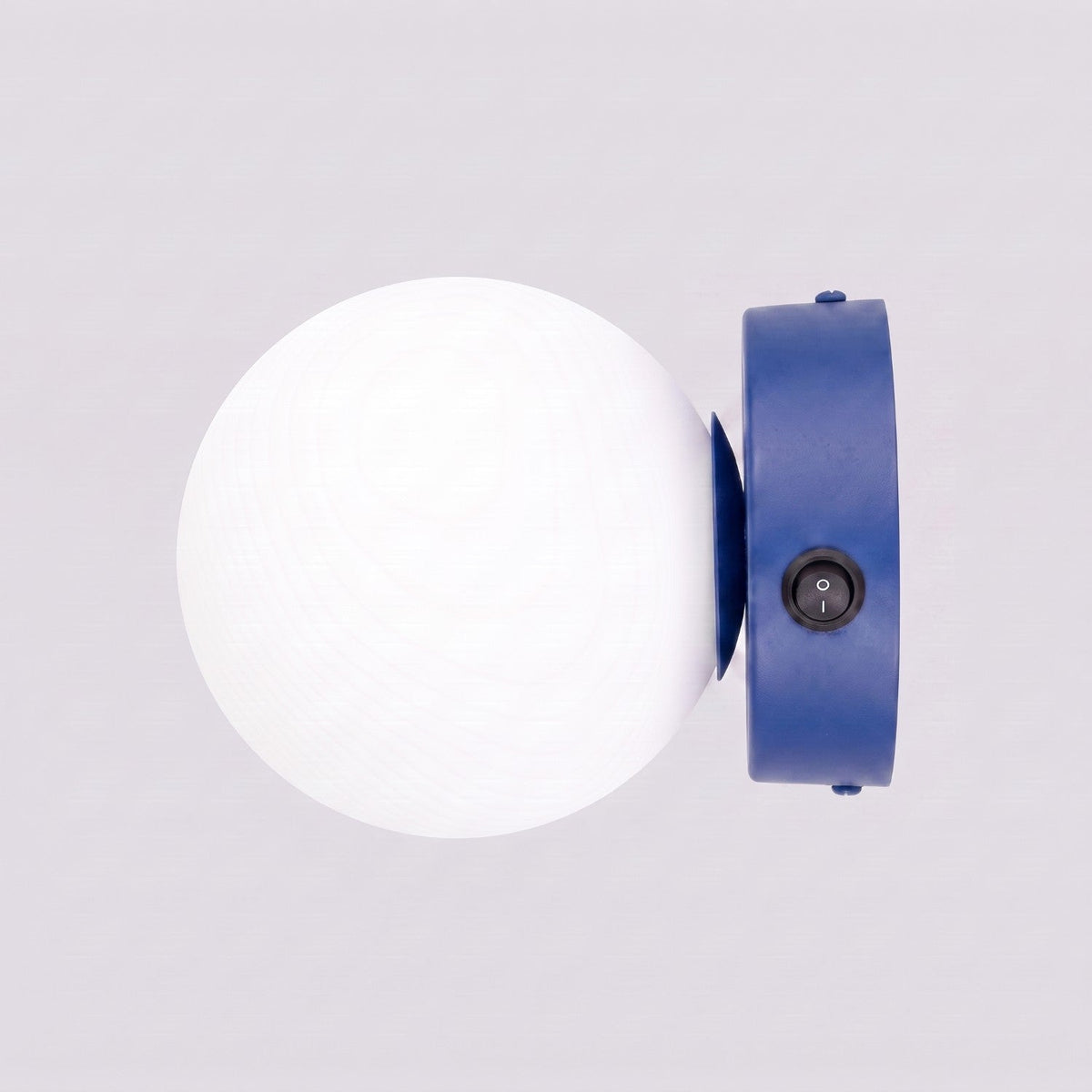 Applique Globe Solis Verre Opalin Bleu Outremer