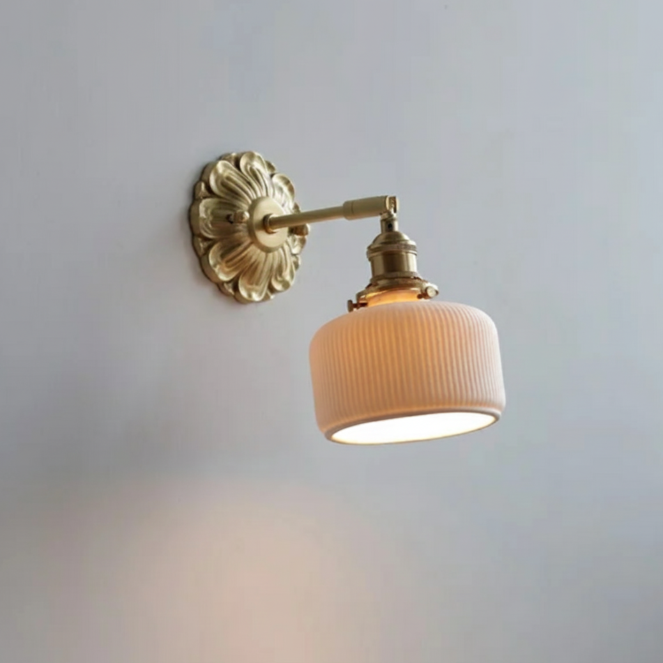 Applique Orientable Céramique Cannelée et Laiton