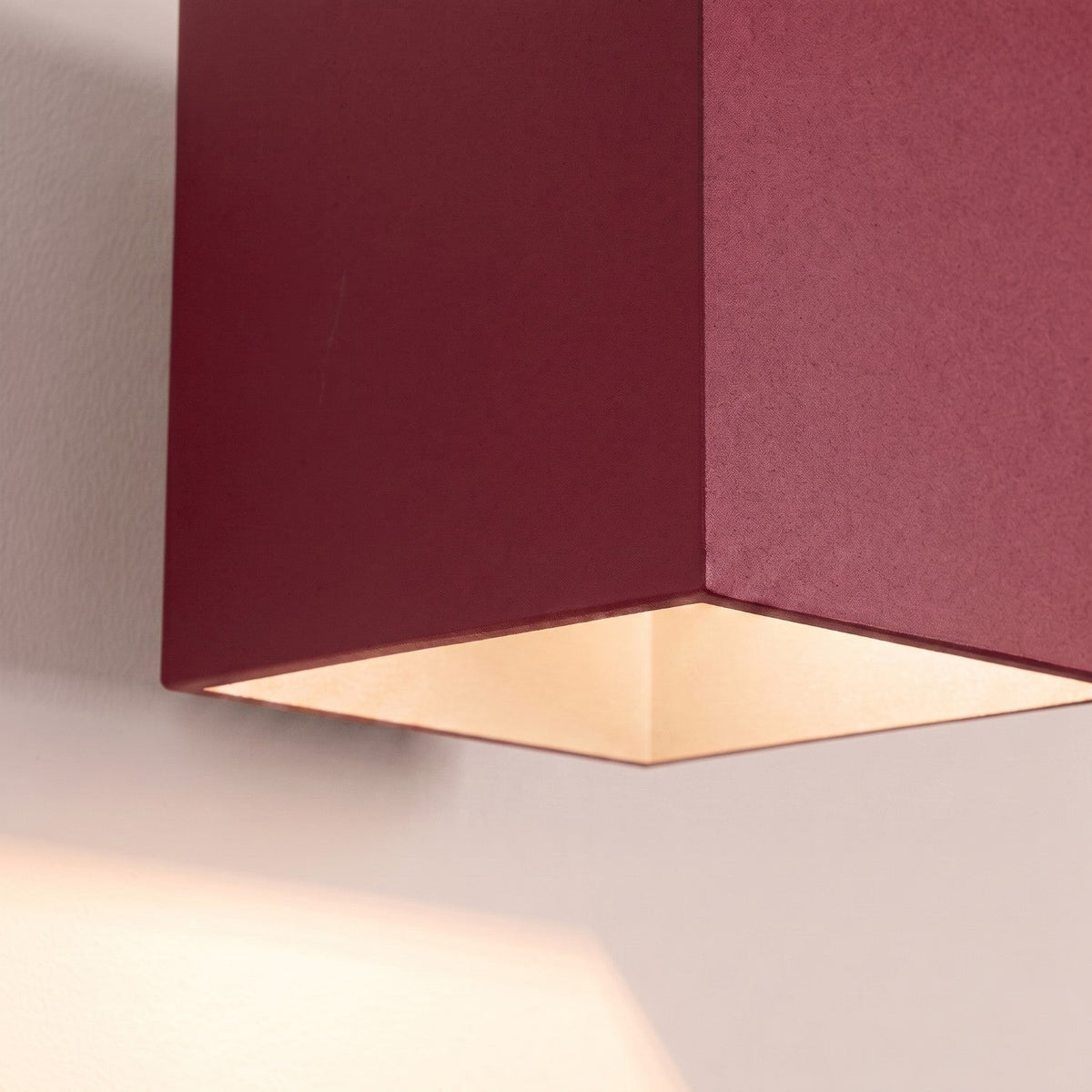 Applique Cube LED Bordeaux