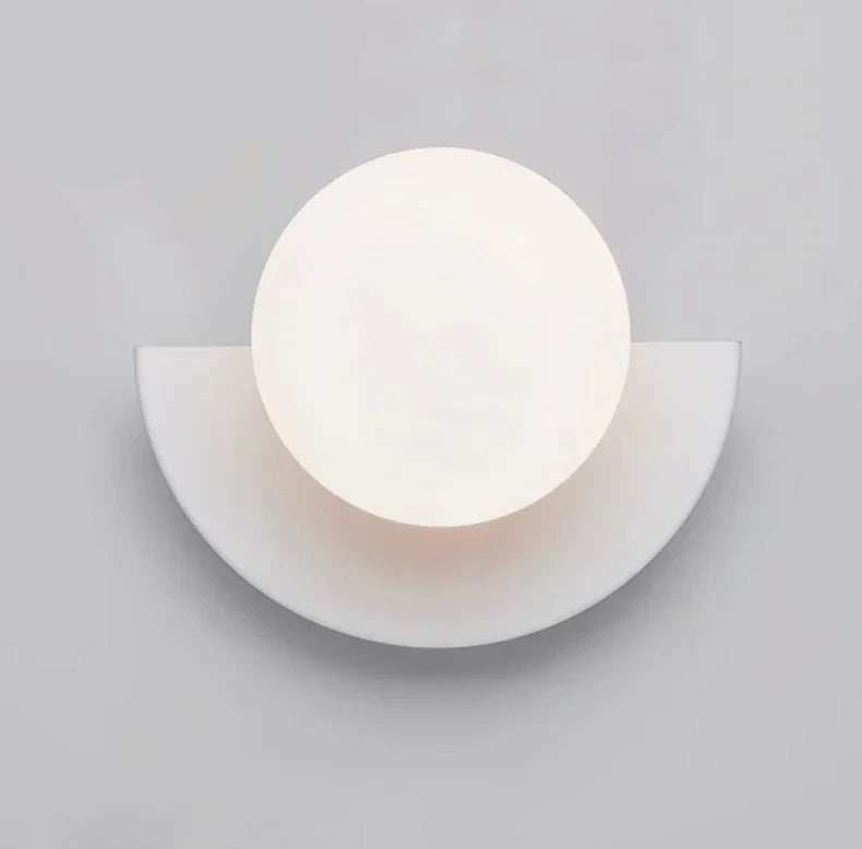 Applique LED Demi-Cercle Métal et Globe Opalin