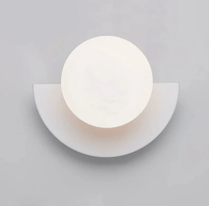 Applique LED Demi-Cercle Métal et Globe Opalin