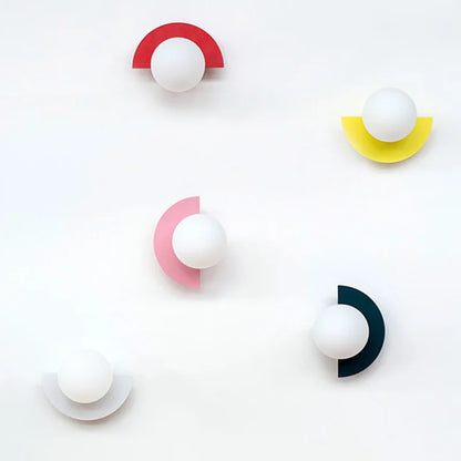 Applique LED Demi-Cercle Métal et Globe Opalin