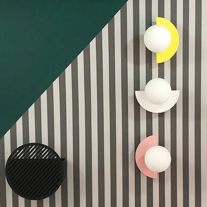 Applique LED Demi-Cercle Métal et Globe Opalin